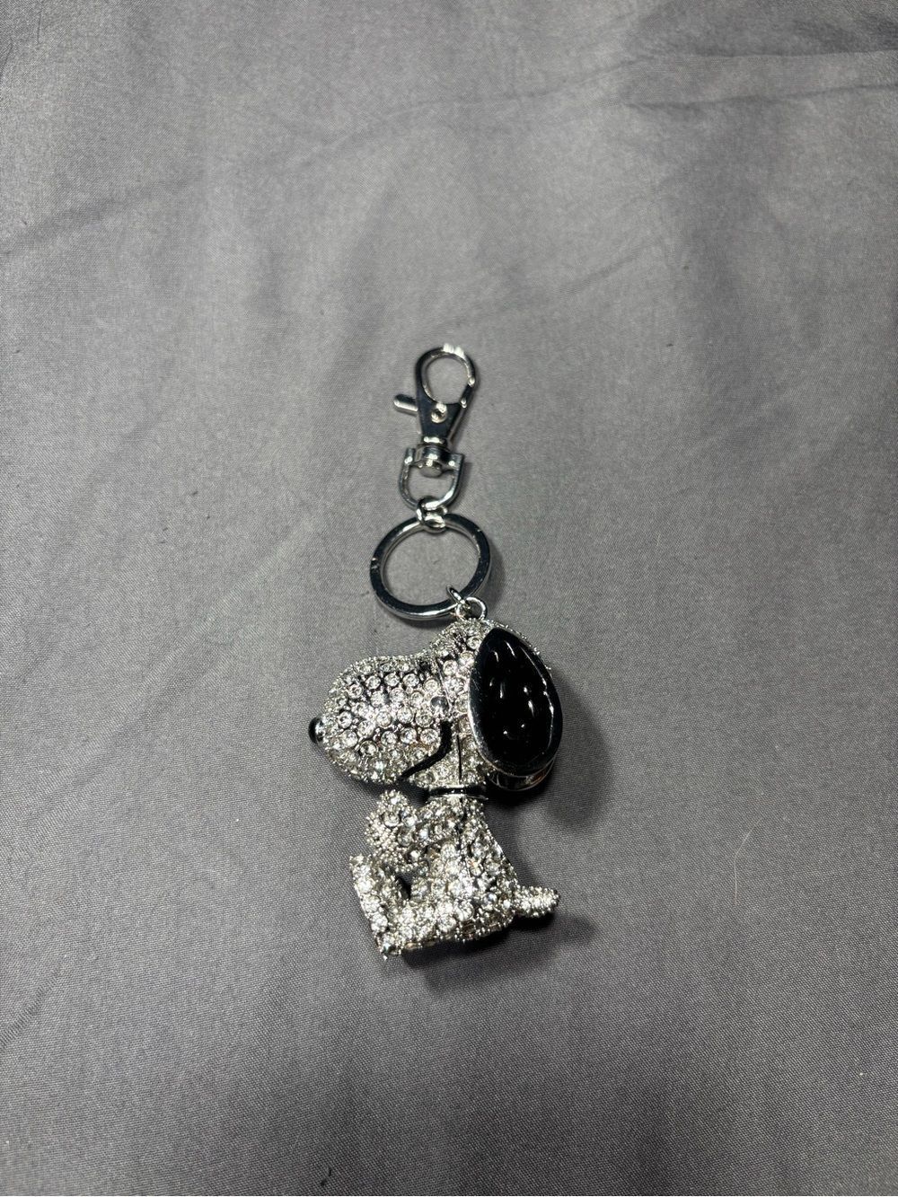 New PEANUTS SNOOPY Rhinestone Puppy Keychain Bag Purse Charm - Silver and Black - Picture 2 of 8